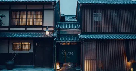 The Wooden Bones of Kyoto: Inside the Machiya That Refuse to Vanish