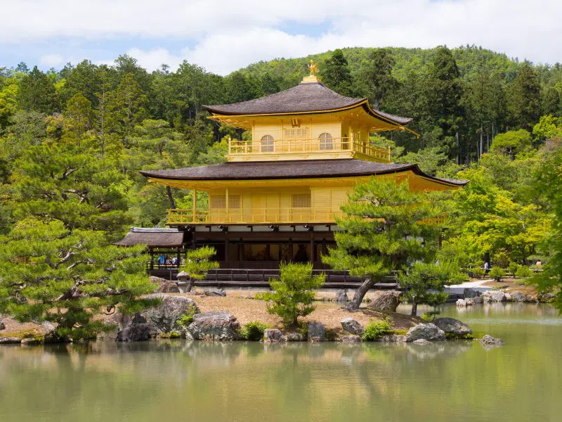Kinkaku-ji på en oktobermorgen i Kyoto