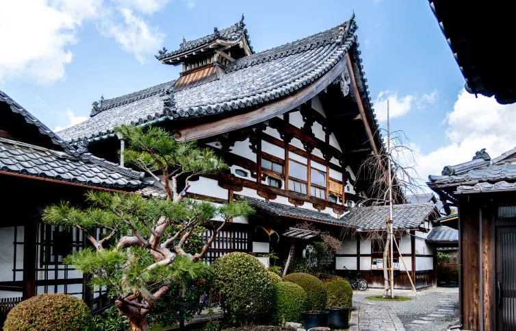 Sistemazioni nei Templi di Kyoto: Dormire in uno Shukubo e i Rituali Mattutini Monastici