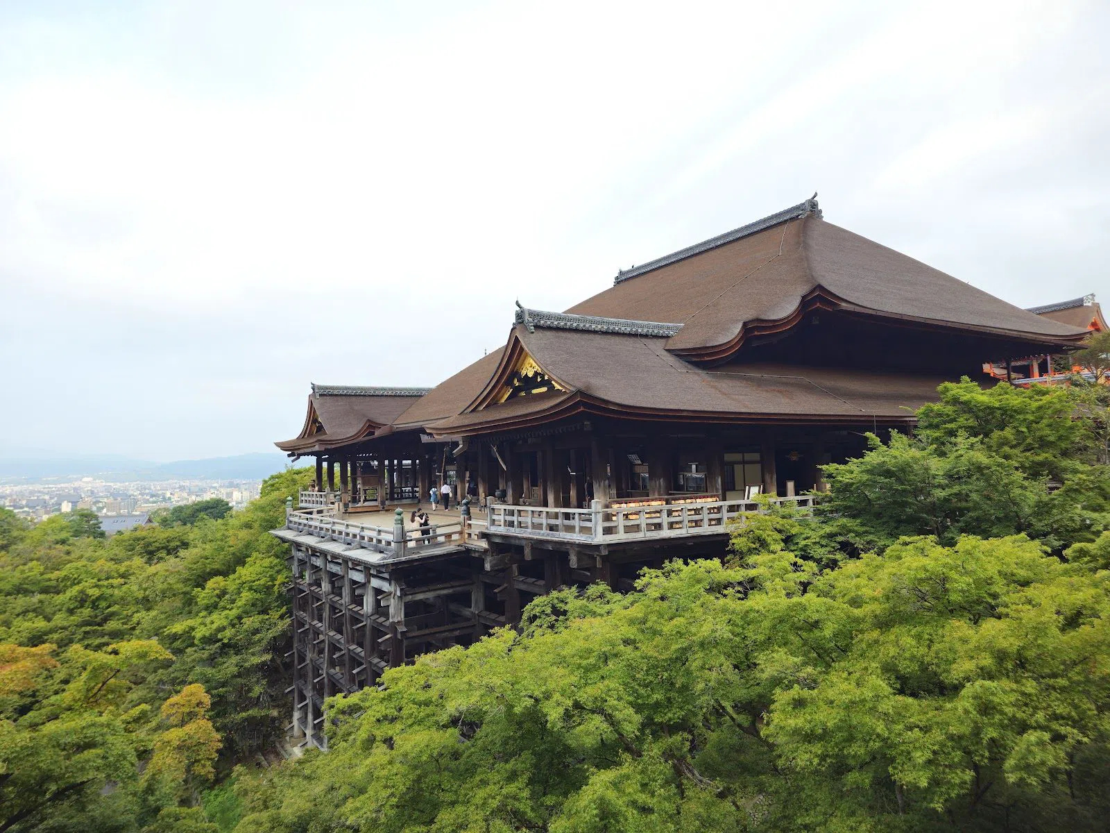 Beating the October coaches to Kyoto's Kiyomizu-dera
